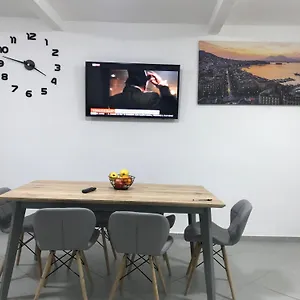 Bed & Breakfast Dilemma, Napoli